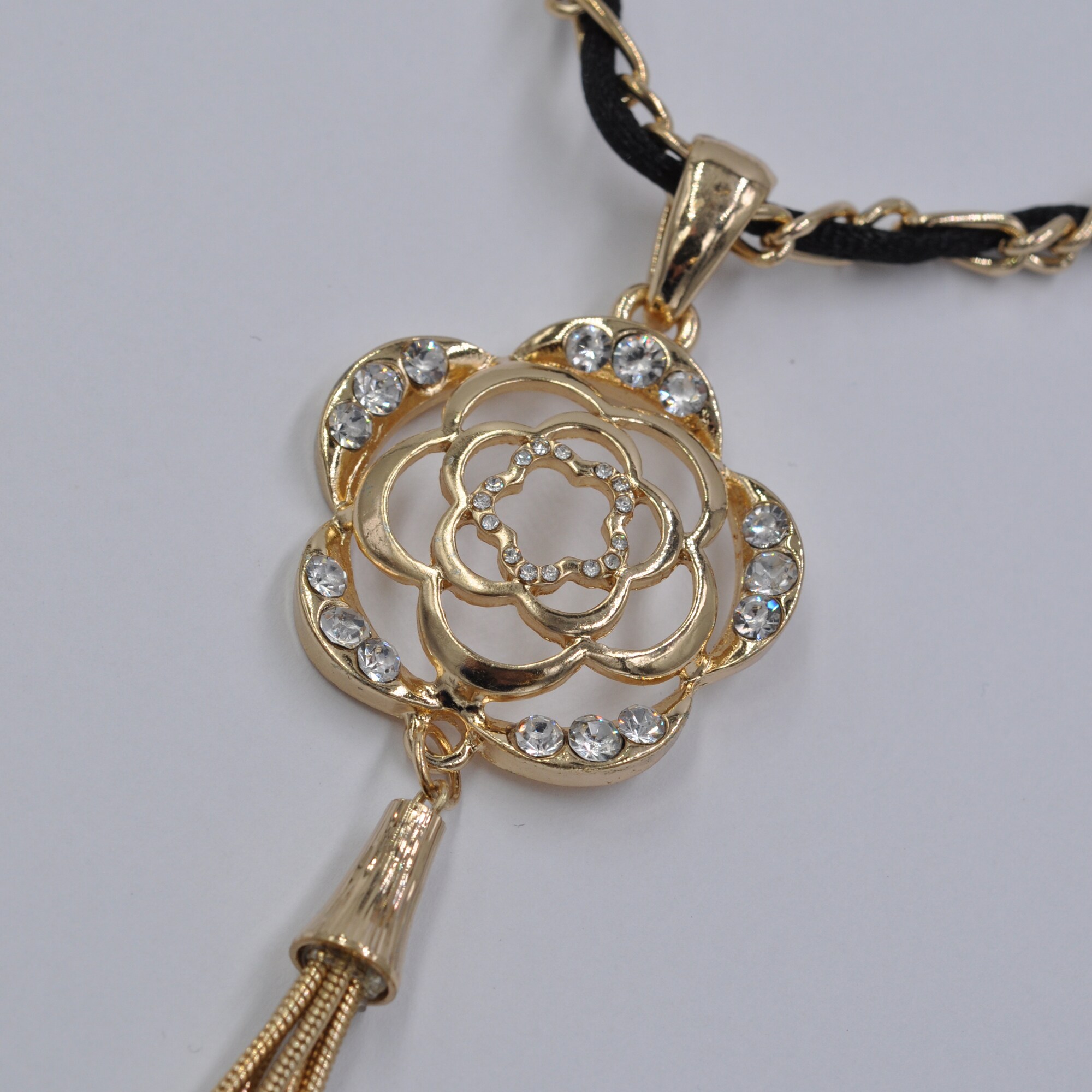 Steuer Modeschmuck Anhänger mit Kette Metall Kette goldf. Mit schwarzem Textilband und Blütenanh.