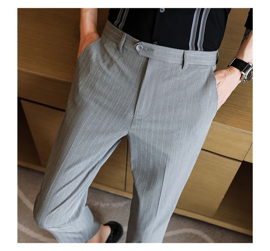 Deepwood - Gestreepte, taps toelopende, getailleerde pantalon met middelhoge taille