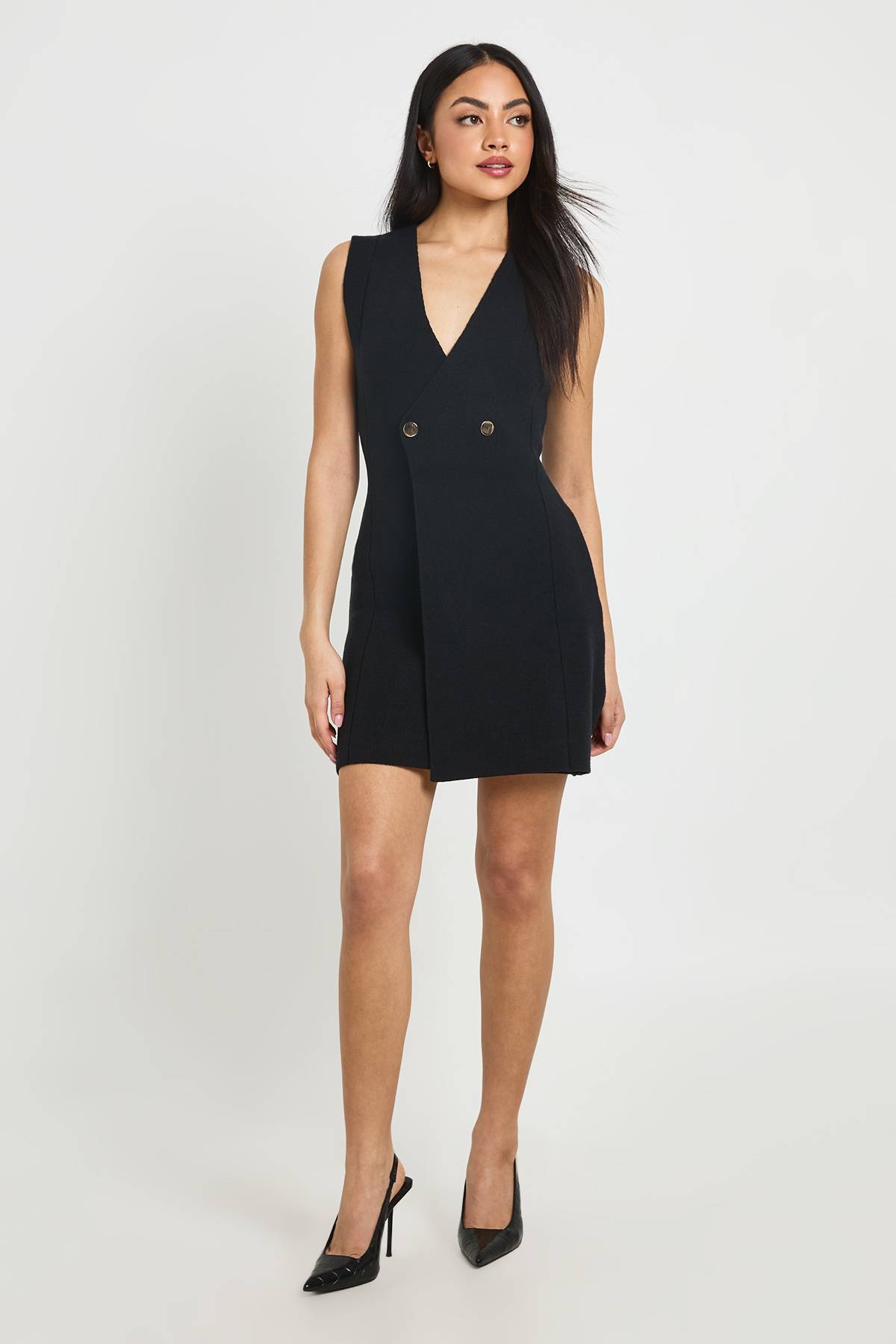 boohoo Robe Mini Tricotée À Manches Courtes Avec Boutons Dorés