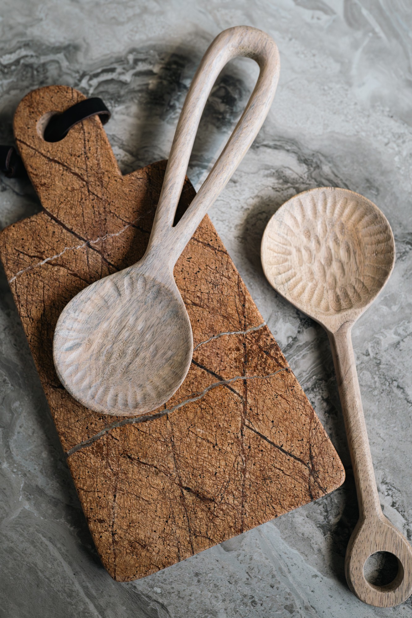 Holzlöffel-Duo aus Mangoholz, L 24 cm, B 8 cm, H 1,5 cm von fischer's lagerhaus