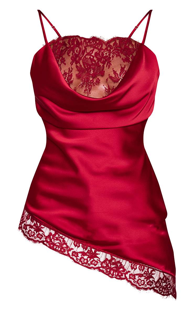 Rouge Top Asymétrique En Satin À Col Bénitier Et Bordure En Dentelle Profonde