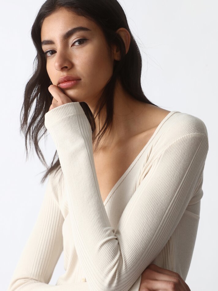 Camiseta com botões - Areia clara