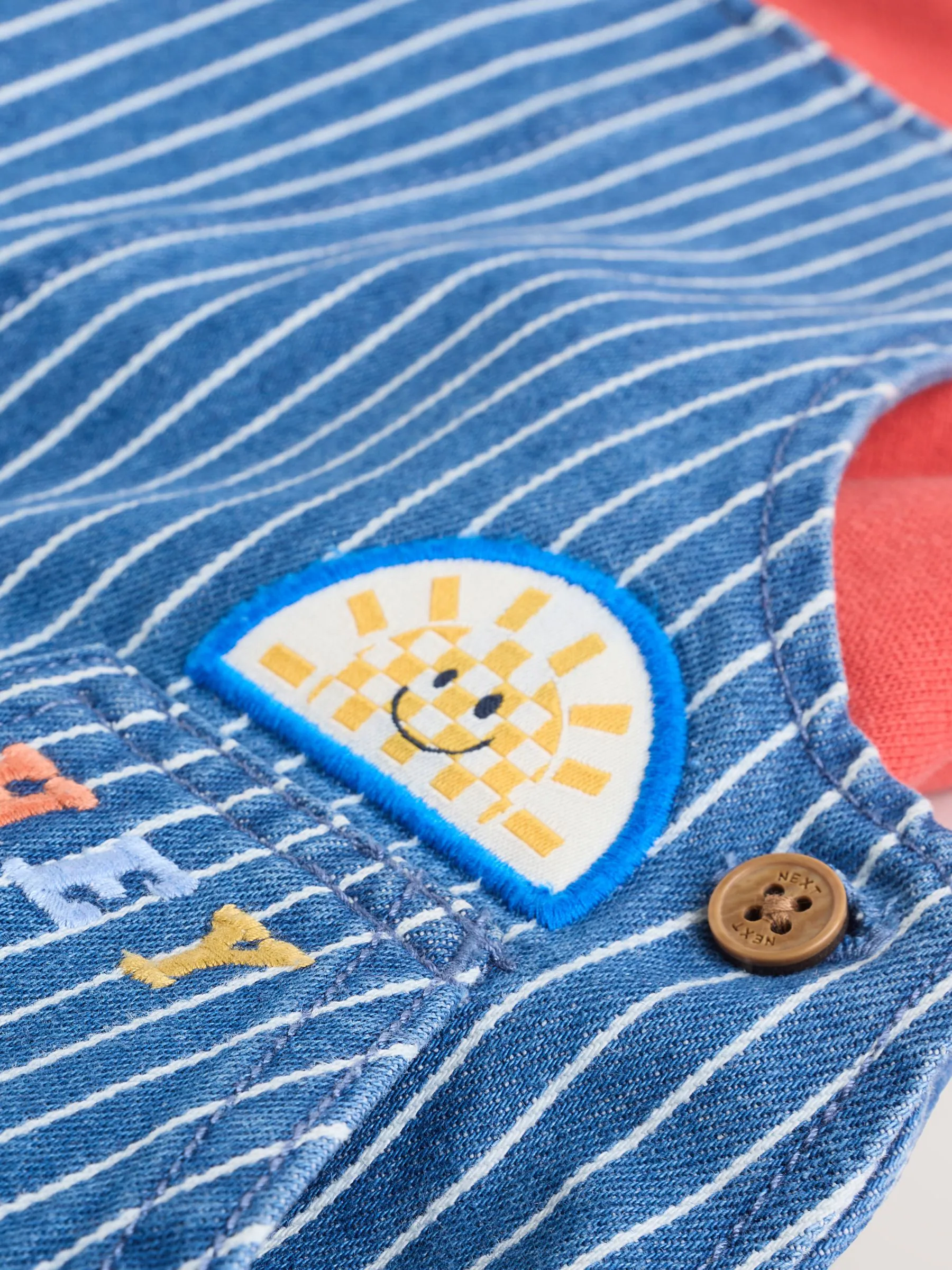Felgekleurde streep met figuurtjes - Babyset van denim bretelbroeken en bodysuit (0 mnd - 2 jr)