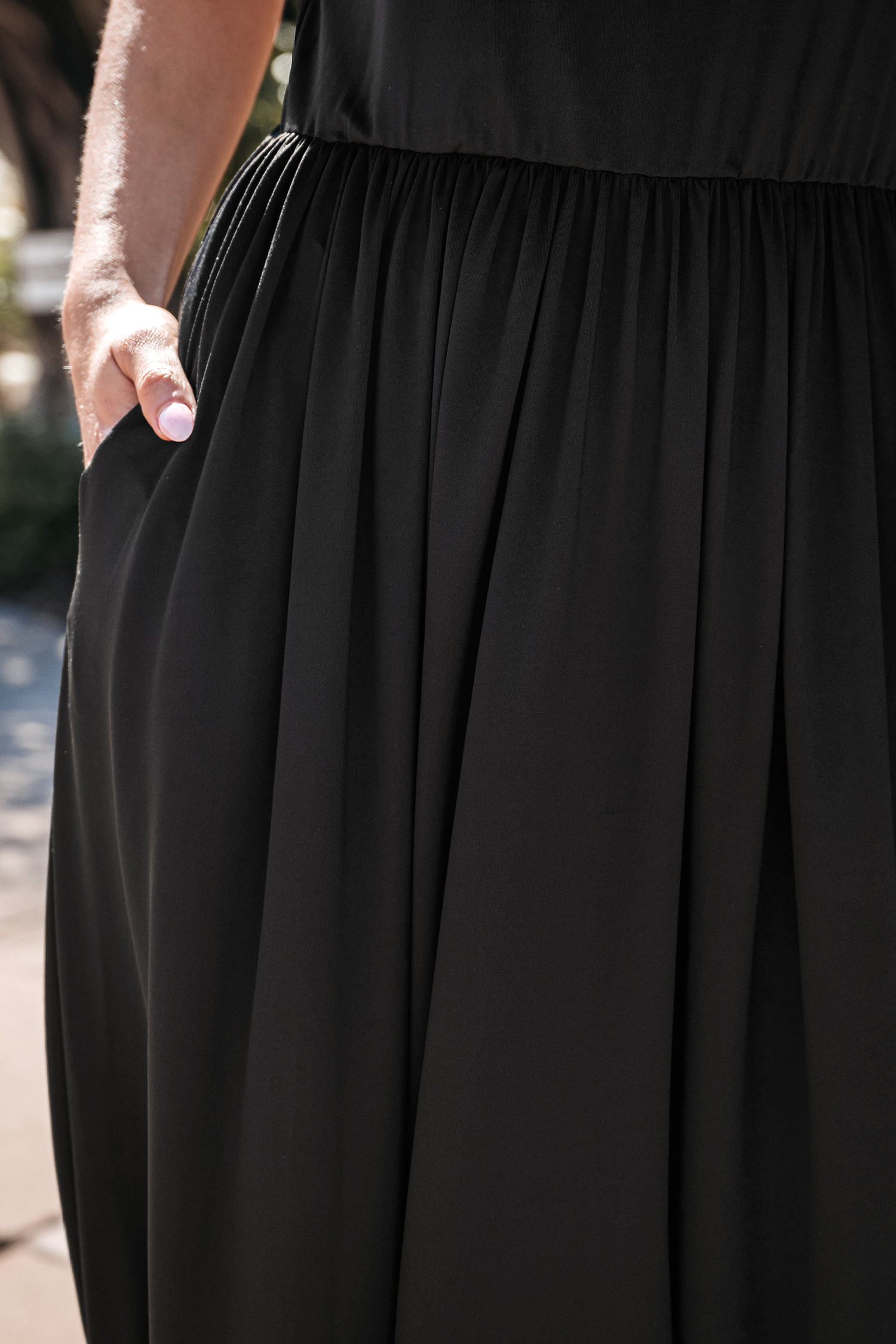 Combinaison sans manches à col scoop et jambes trapèze  noire