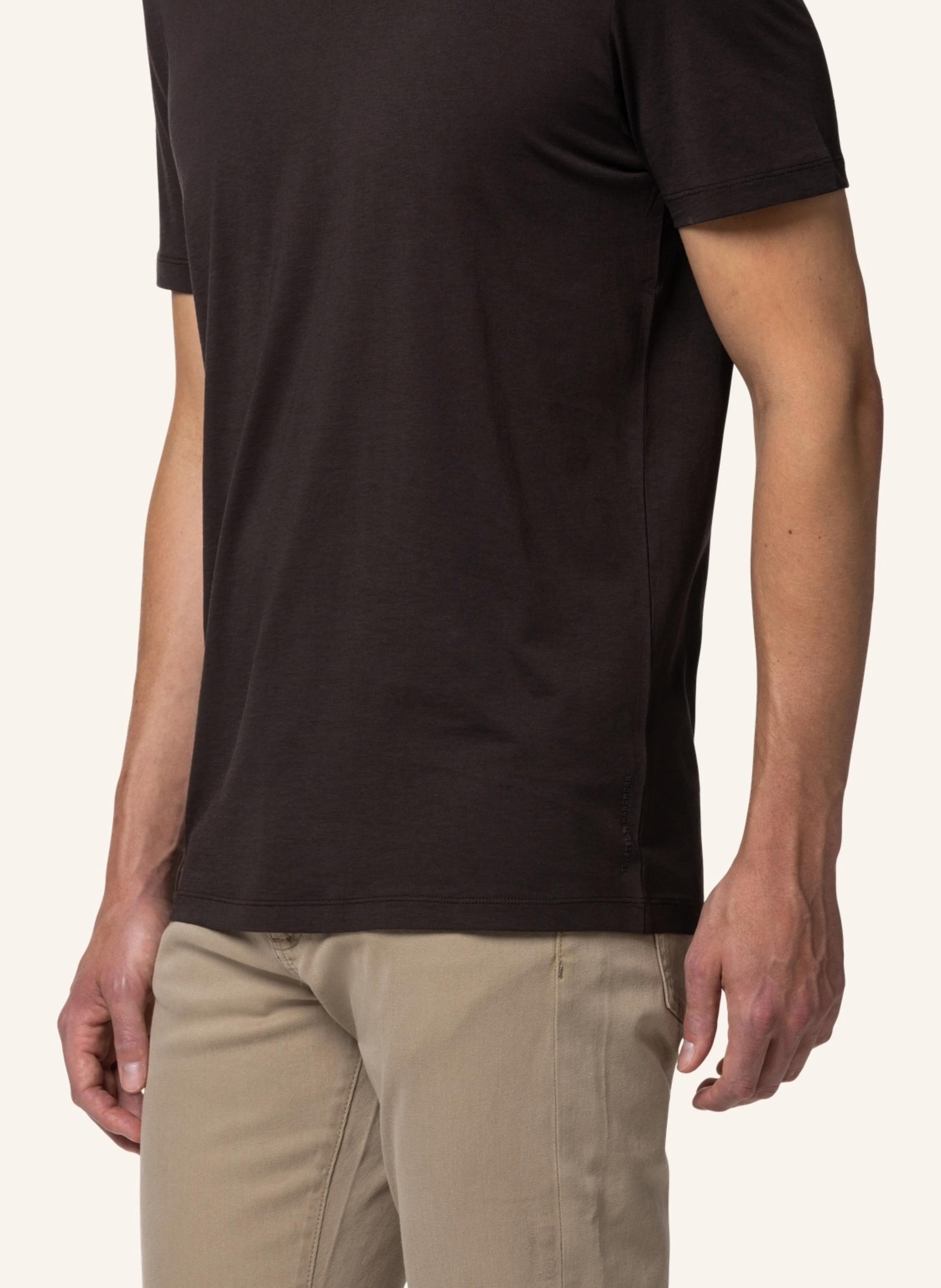 TRUSTED HANDWORK Round Neck 1/2-Sleeve T-Shirt
