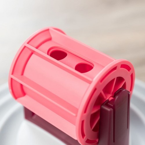 Alimentador interativo Trixie com roda, rosa e branco, para gatos.