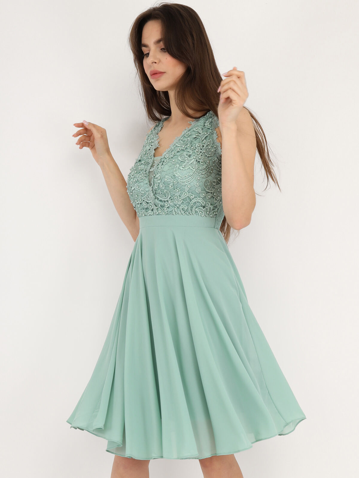 Robe patineuse à broderie et perles- Vert clair