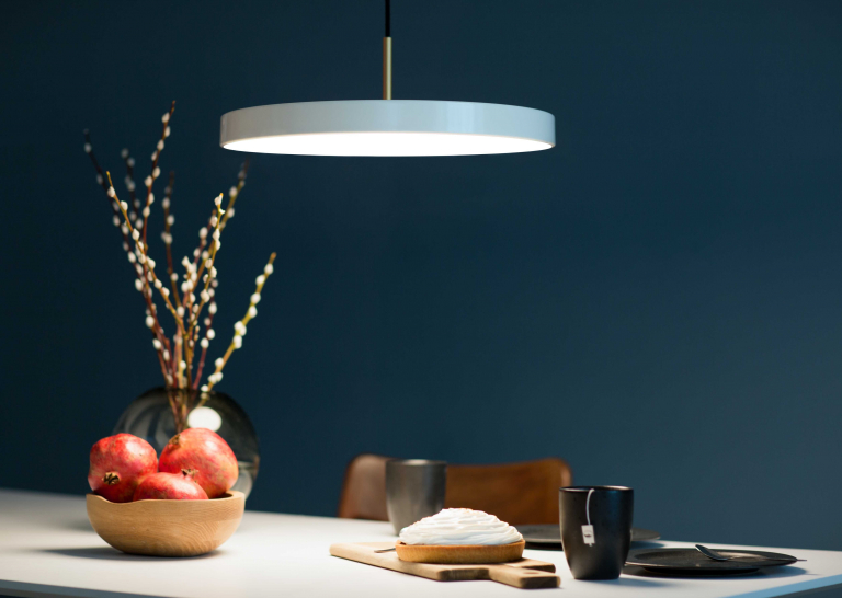 Umage Asteria hanglamp Ø43 LED medium messing/nuance mist