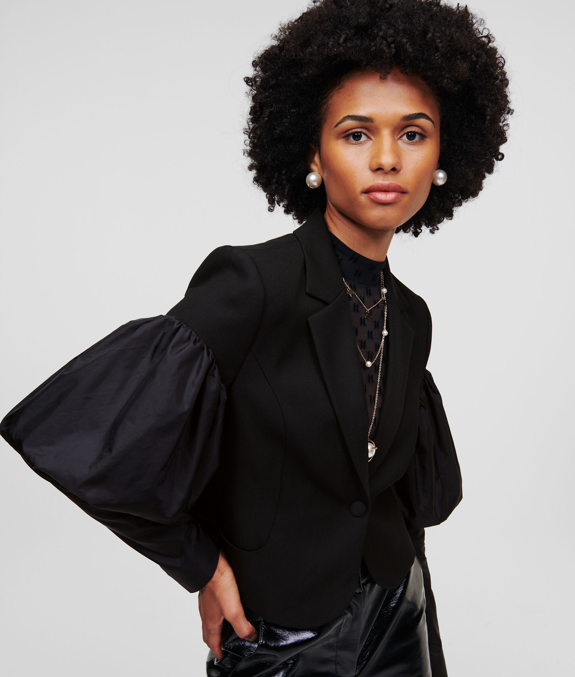 BLAZER À MANCHES BOUFFANTES SÉLECTIONNÉ PAR HUN KIM