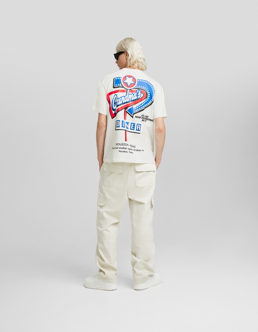 Camiseta de manga curta com estampa e modelagem quadrada