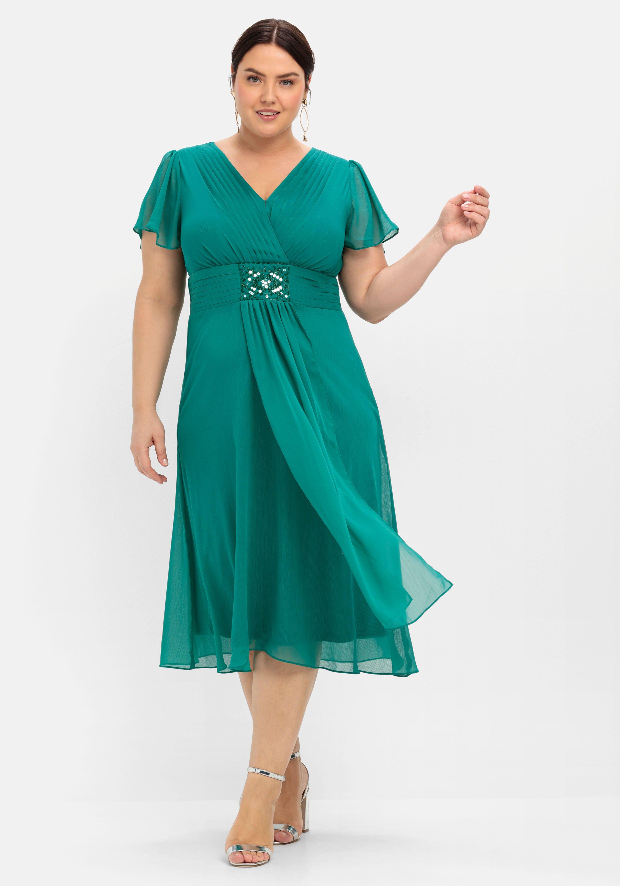 Abendkleid mit Schmuckbrosche