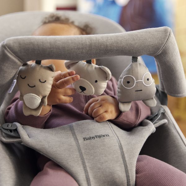 BabyBjörn Speelboog voor Wipstoeltje - Knuffelvriendjes - Neutrale Kleuren