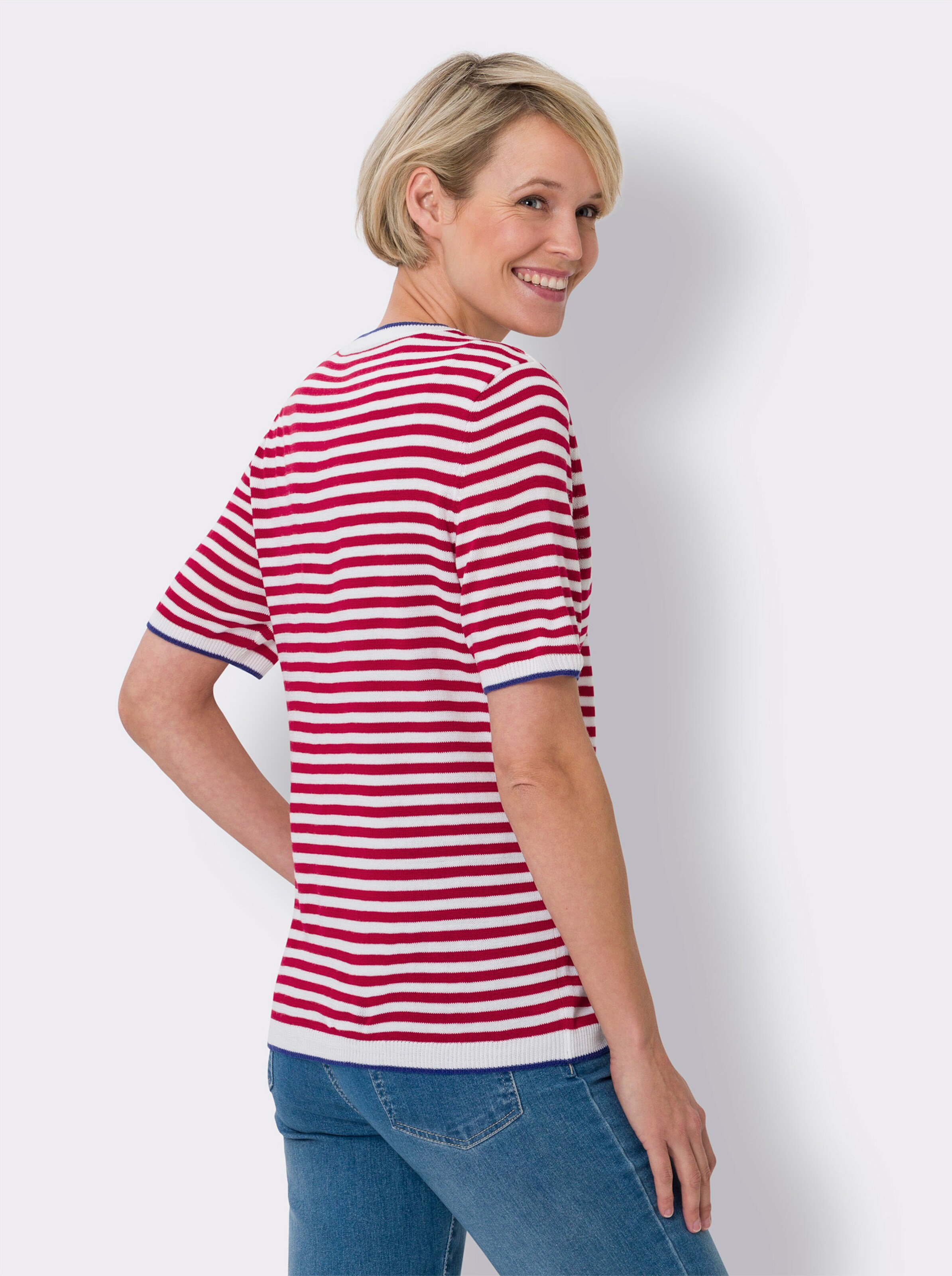 Kurzarmpullover mit Streifen-Muster allover