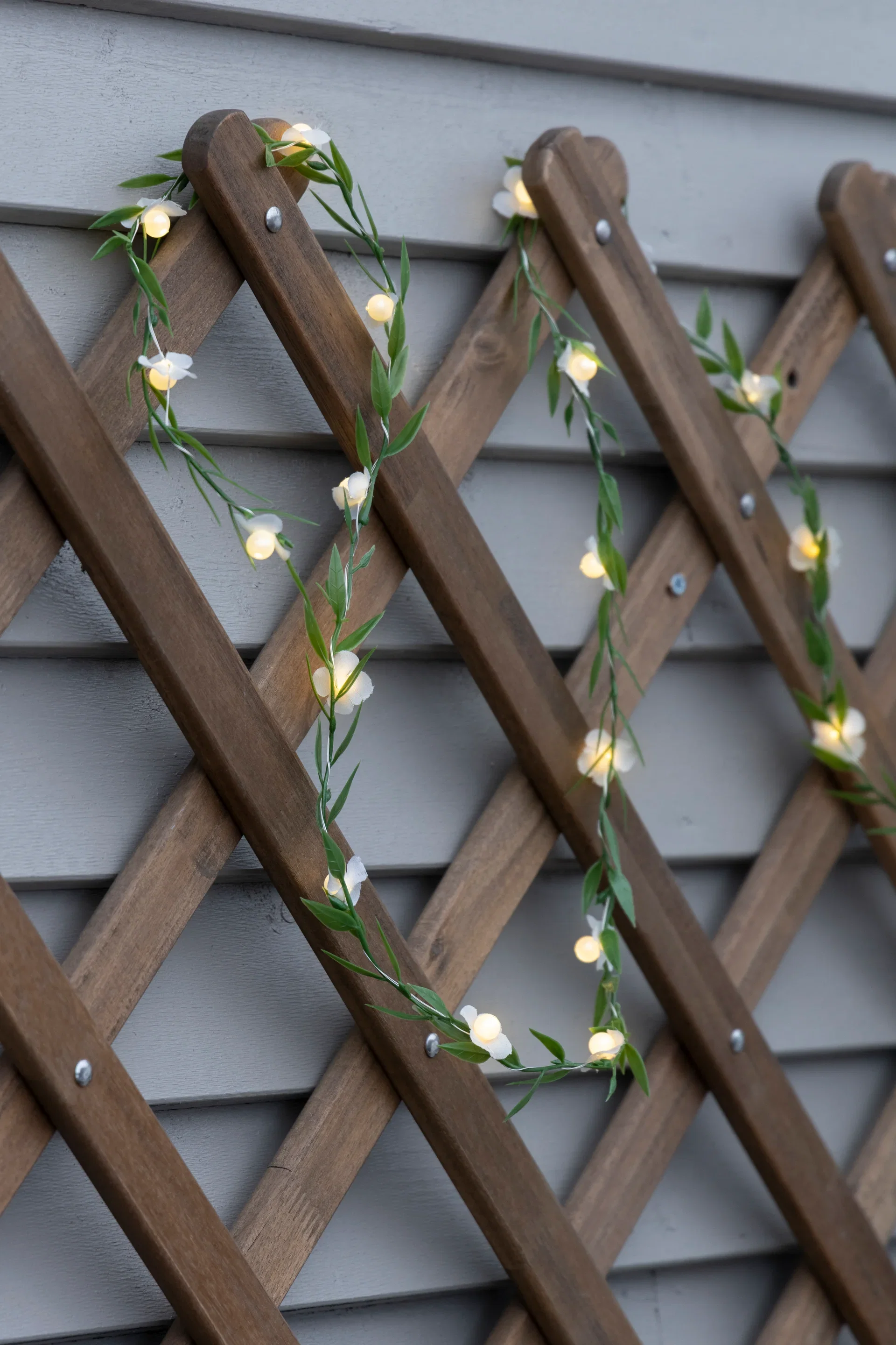 Lyslenke Med Blomster Lengde 200 cm