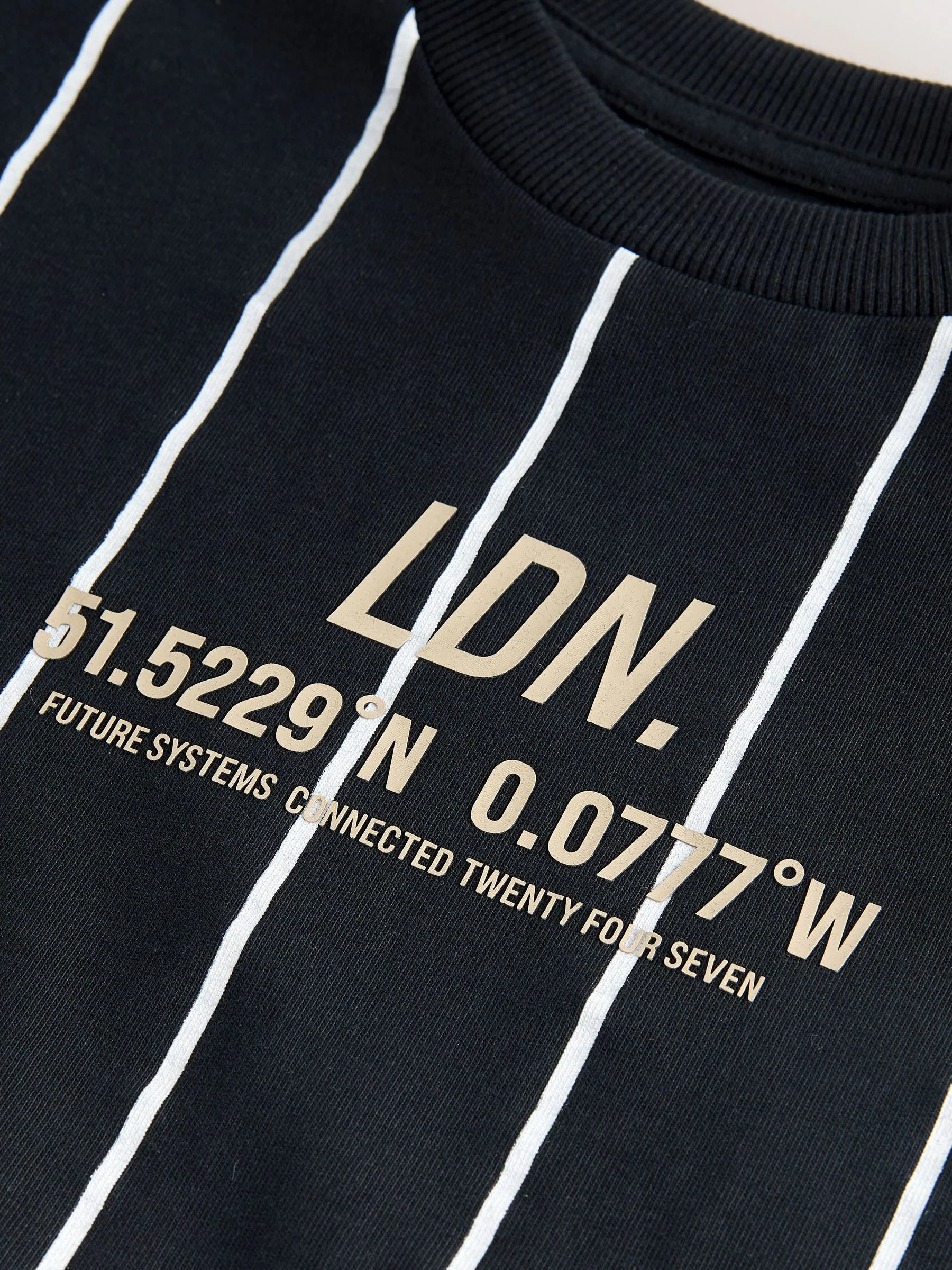 Zwart-witte streep - Ruimvallend T-shirt met print en korte mouwen (3-16 jr)
