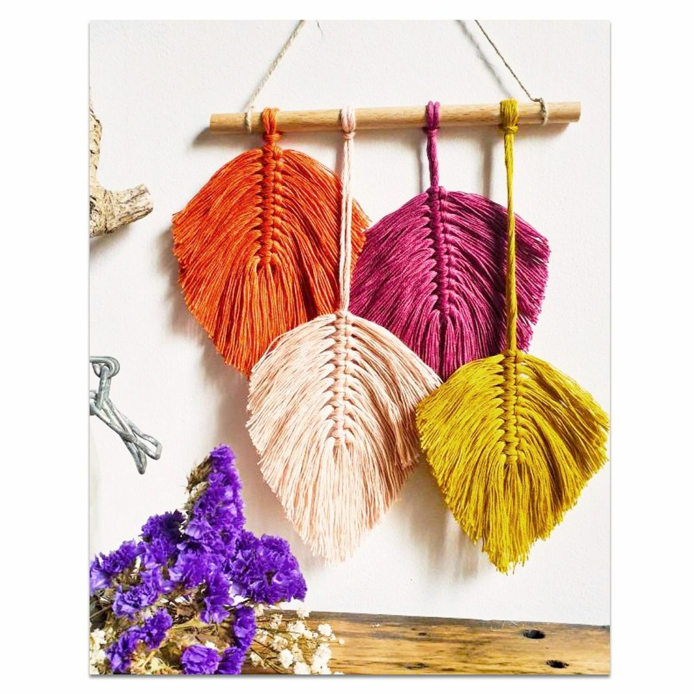 Déco macramé - suspension 4 plumes colorées