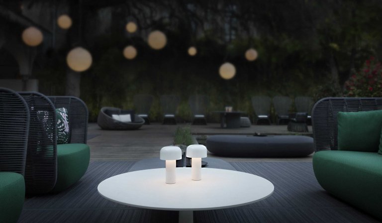 Flos Bellhop tafellamp LED oplaadbaar baksteenrood