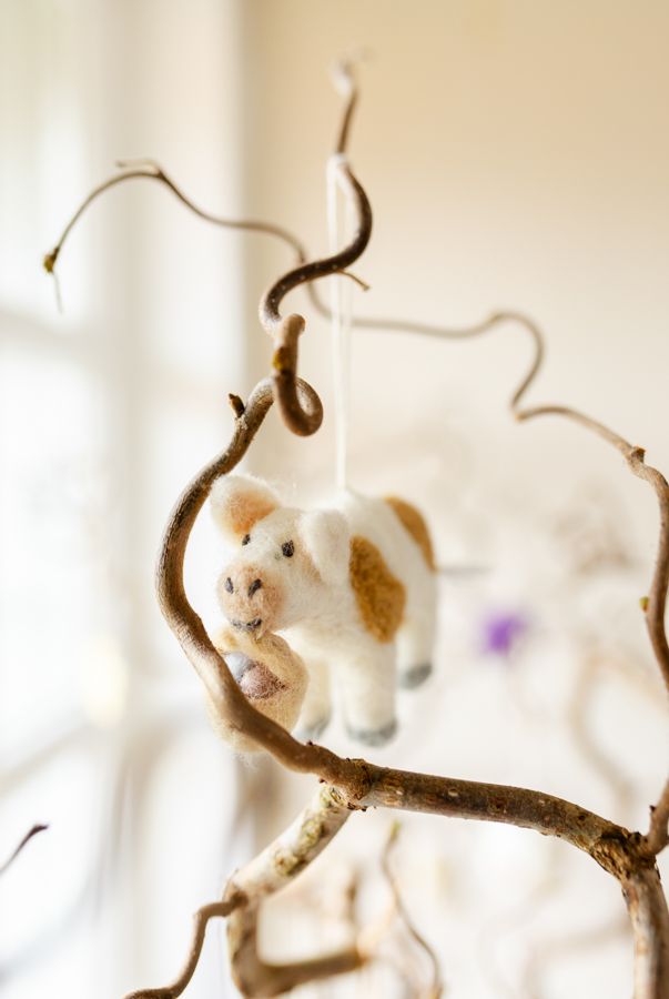 Hanger, vilt, kalfje met een eiermandje