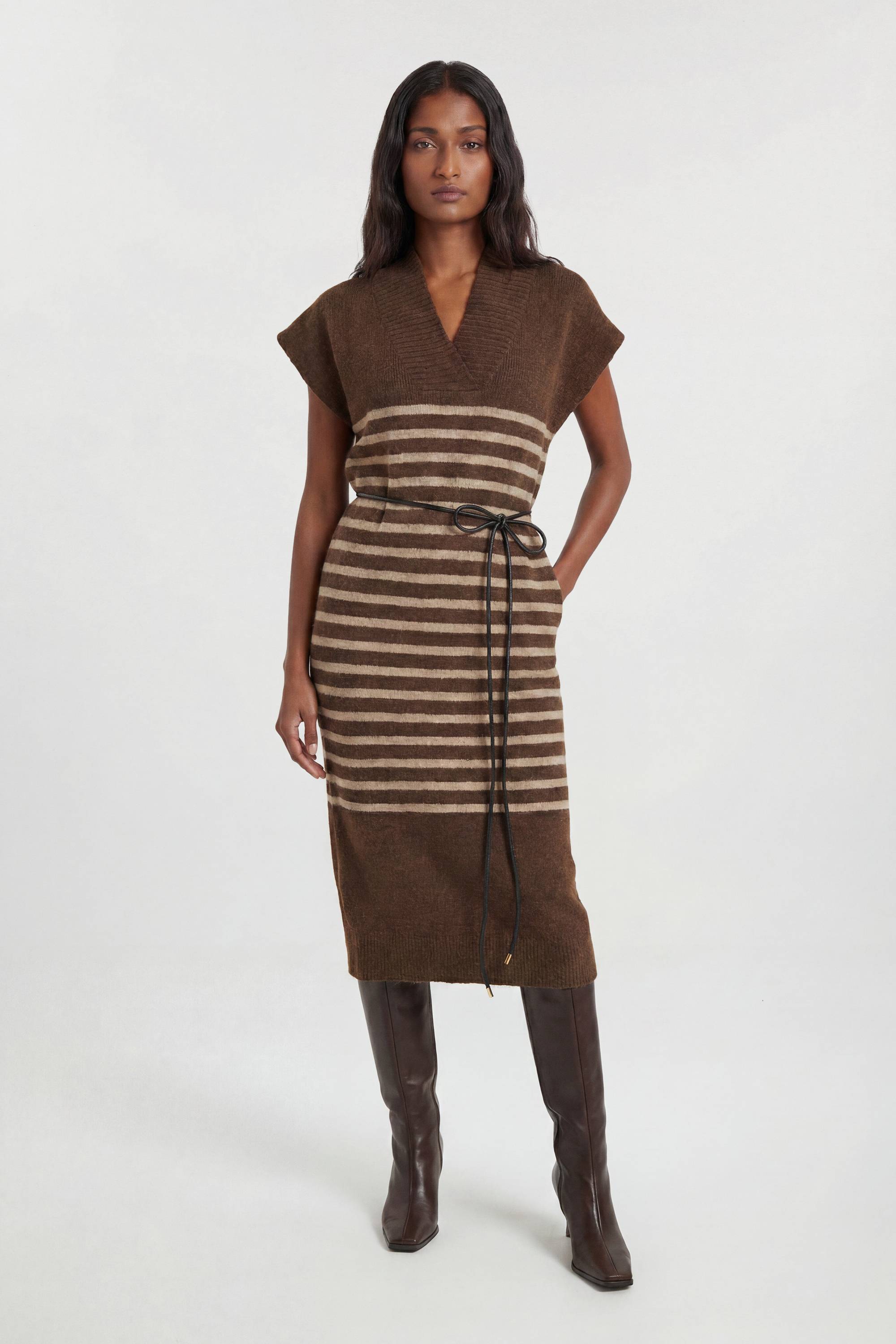 KarenMillen Robe Midi Ceinturée À Rayures En Maille Côtelée Mélangée Laine