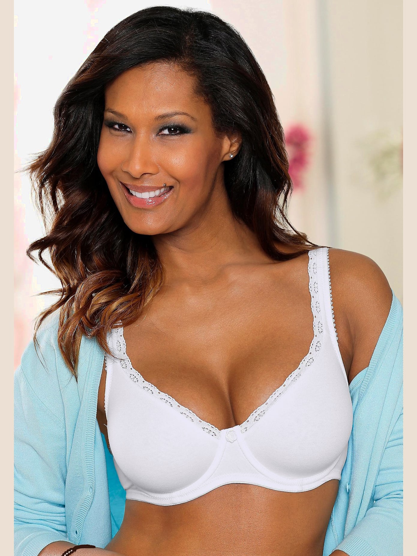 Soutien-gorge spécial t-shirt soutien-gorge basique avec bord dentelle décoratif sur les bonnets et les bretelles