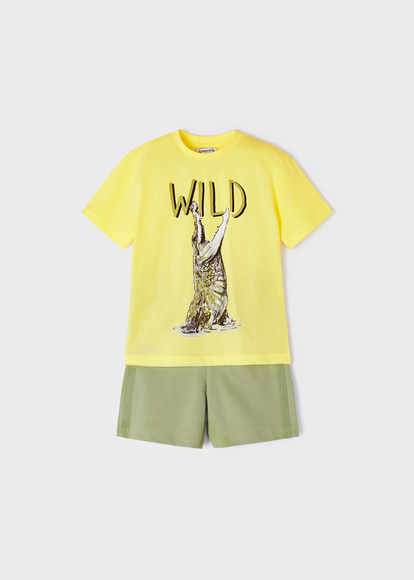 Conjunto infantil masculino com estampa em algodão sustentável.