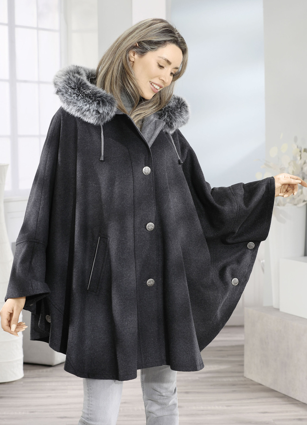 Cape mit Knopfleiste