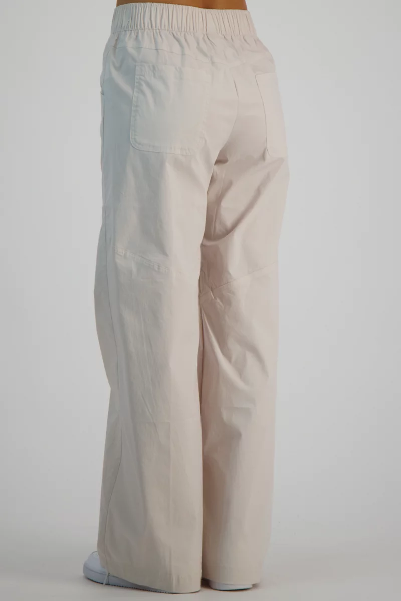 Nike Sportswear Essentials Woven Damen Trainerhose