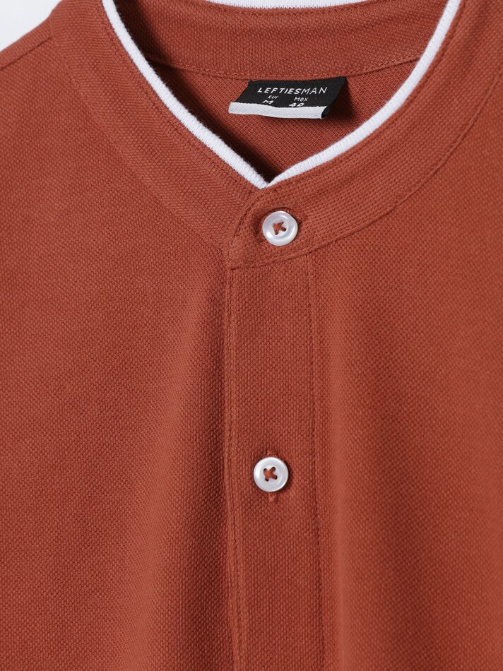 Camisa polo com gola mandarim e bordado - Caldero