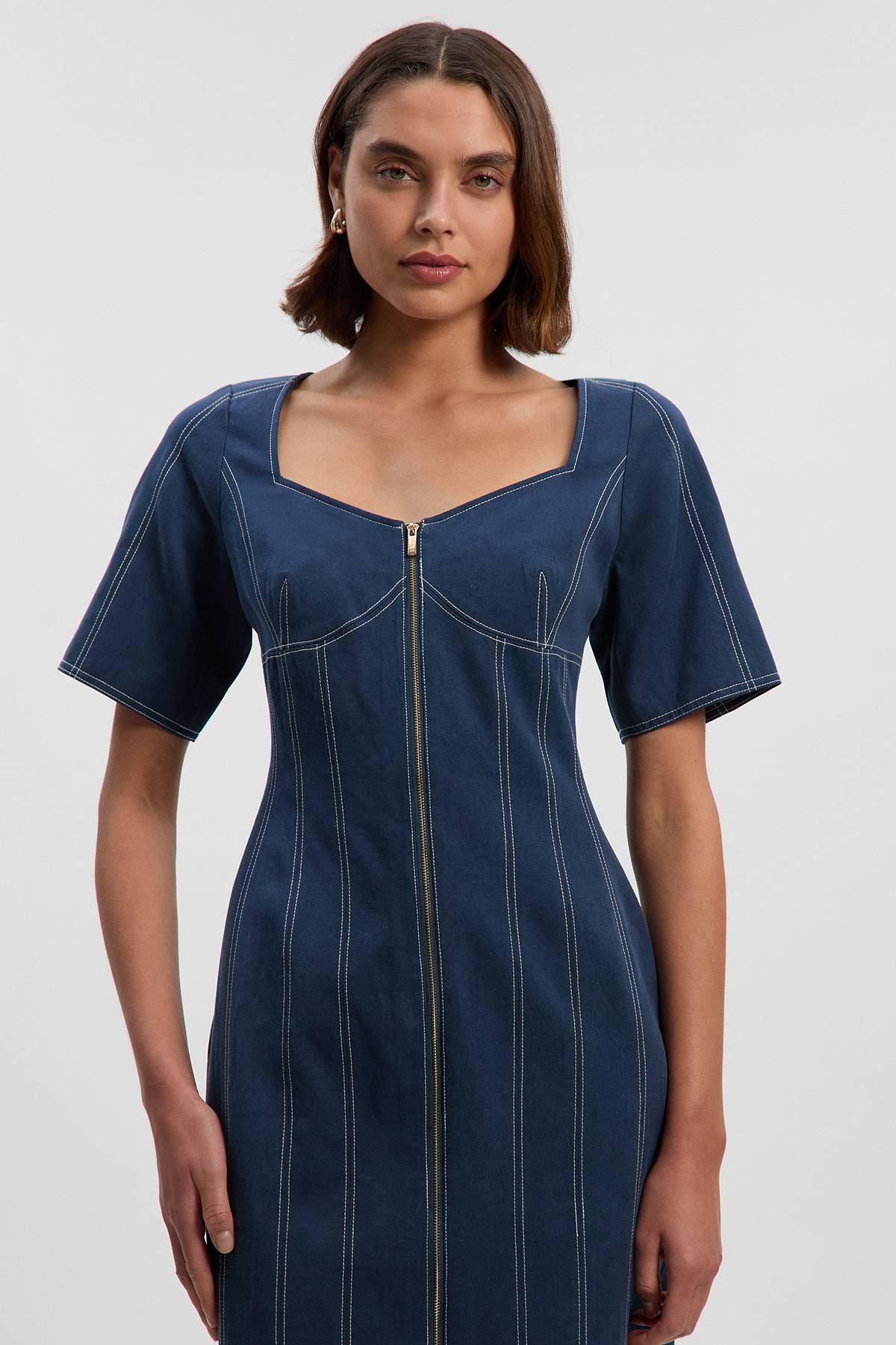 KarenMillen Robe Midi Tissée Petite En Tencel Et Coton Avec Surpiqûres Contrastées Et Fermeture Éclair Devant