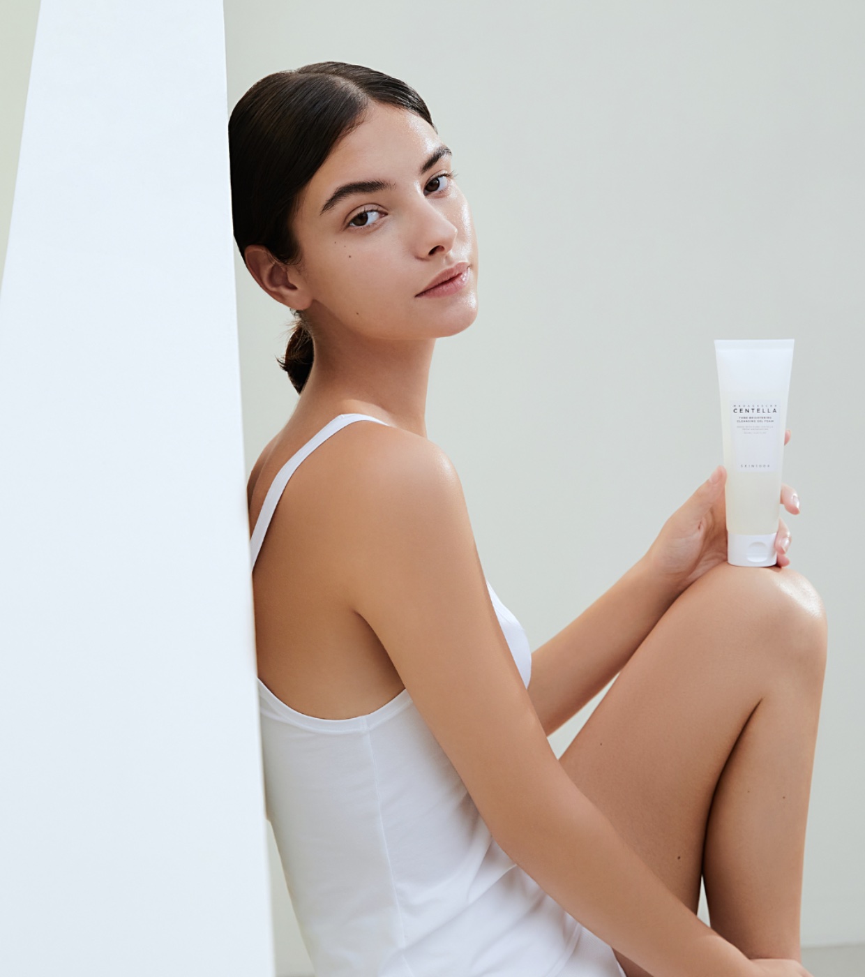 SKIN1004 - *Tone Brightening* - Espuma de limpeza com Centella Asiatica de Madagascar