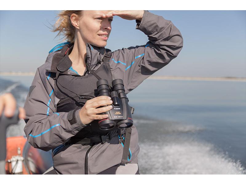 Canon Fernglas 10x42L IS WP Wasserdichte* Premium-Fernglas mit 10facher Vergrösserung bietet die lichtstarke Spitzenoptik der Canon L Serie sowie einen optischen Bildstabilisator