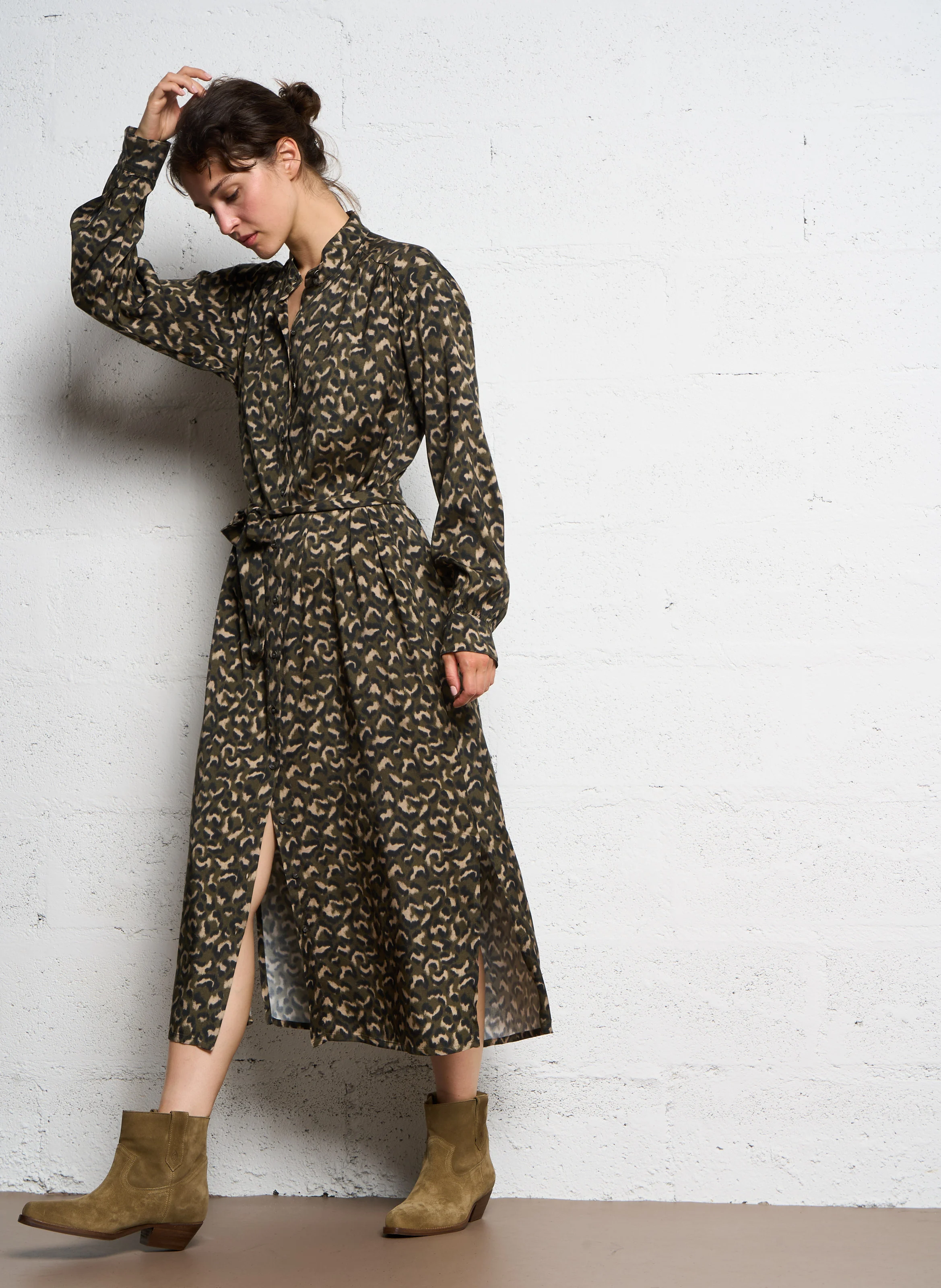 RAFALI - Robe longue col classique à imprimé léopard | Vert