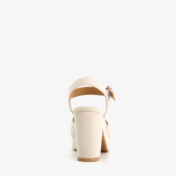 Blue Box beige dames sandalen met hak