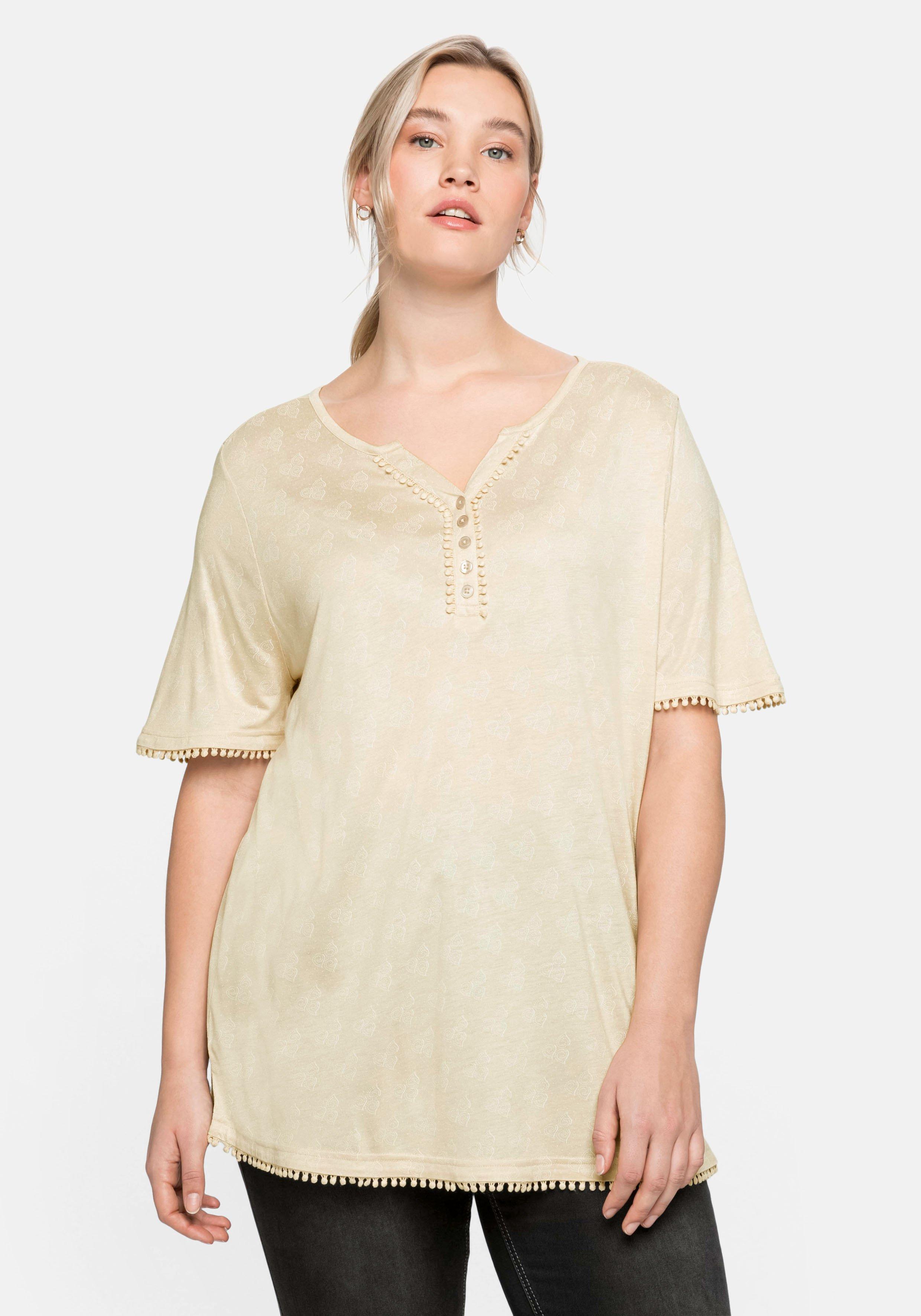 Shirt mit zartem Alloverdruck und Spitzenborte
