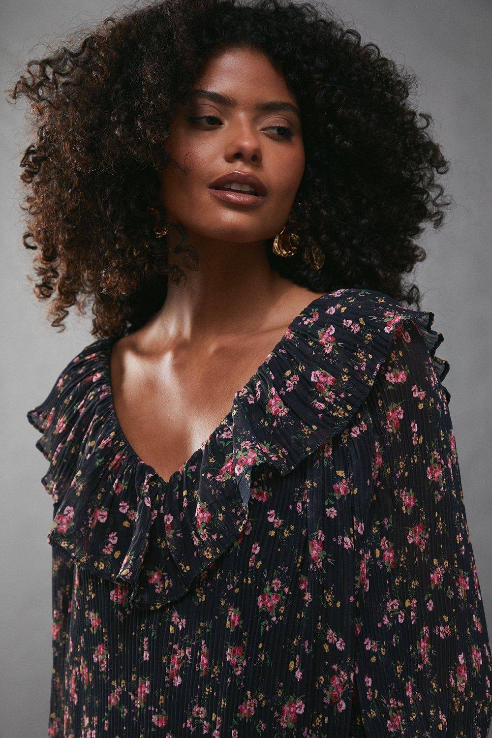 Warehouse Robe Mini Évasée en Mousseline Plissée à Col V Fleurie