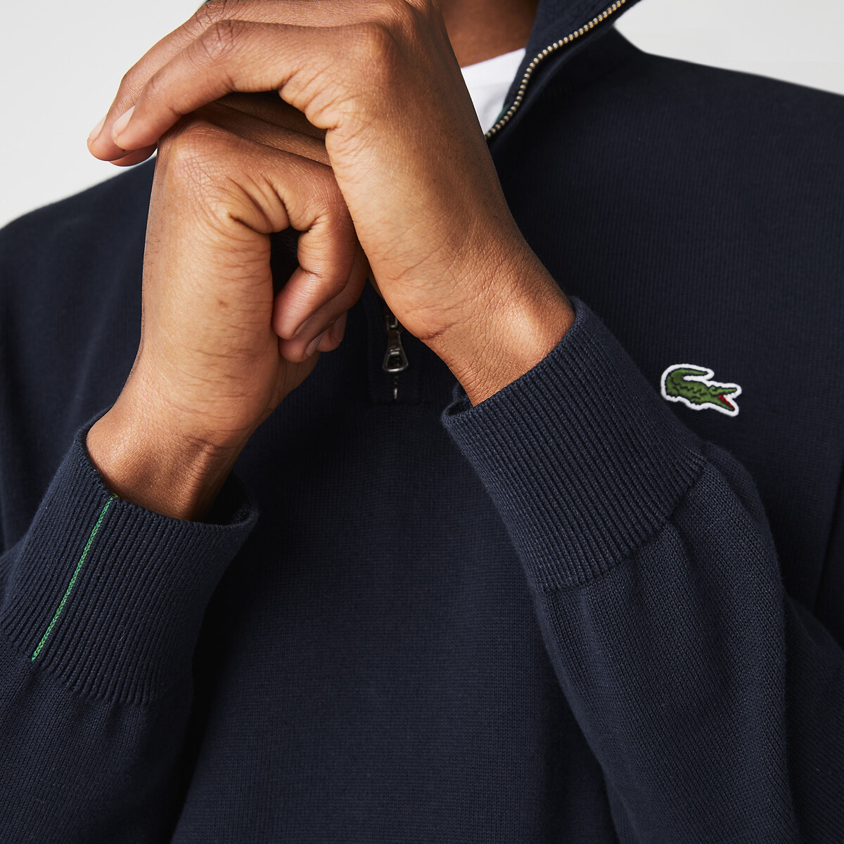 Suéter LACOSTE com gola alta e zíper, em algodão.