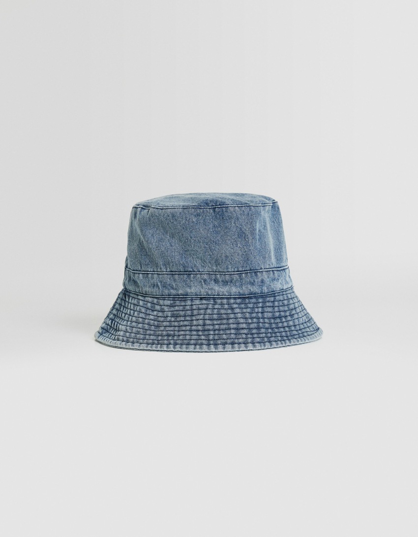 chapéu bucket de brim desbotado