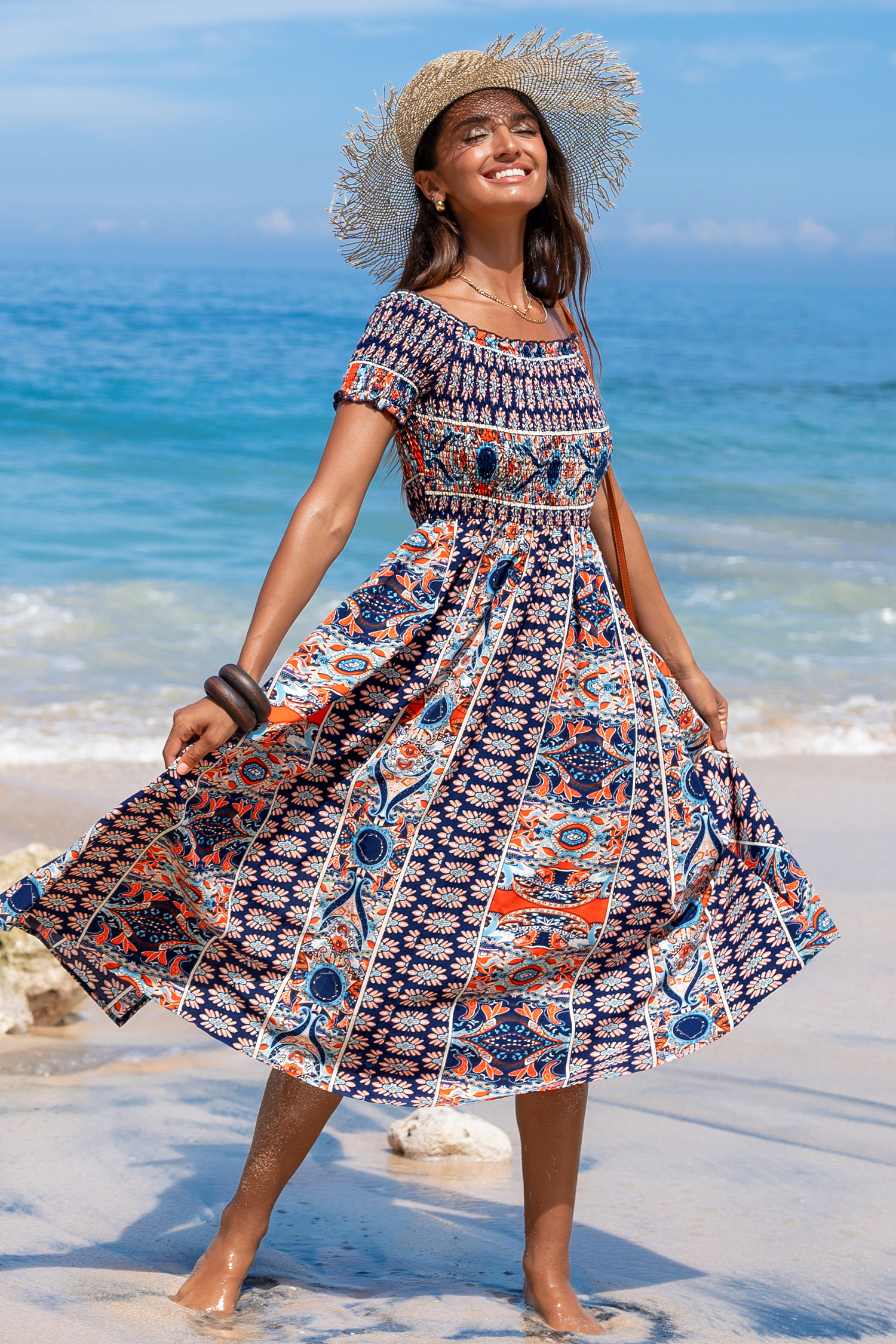 Robe maxi à épaules dénudées et smocks boho
