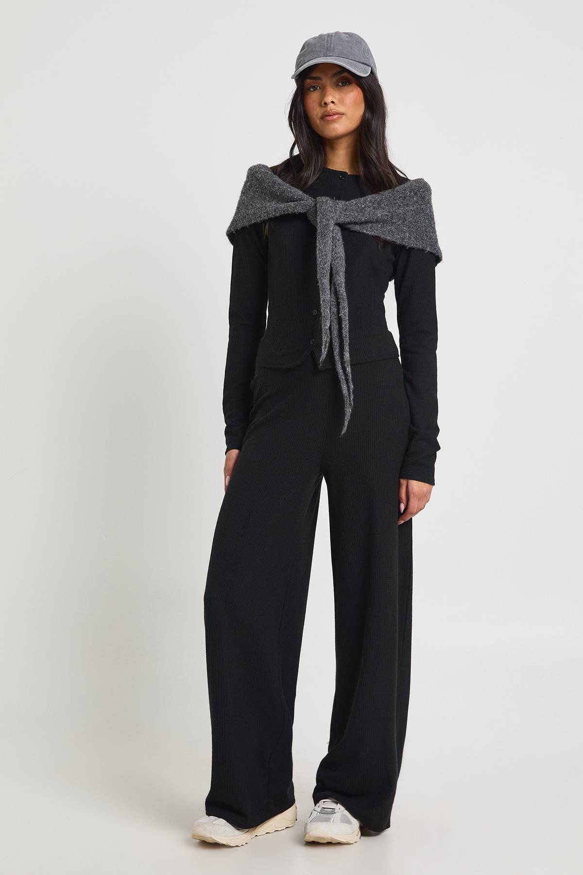 boohoo Ensemble Coordonné Petite Taille Côtelé Haut Manches Longues Boutonné Et Pantalon Jambes Larges