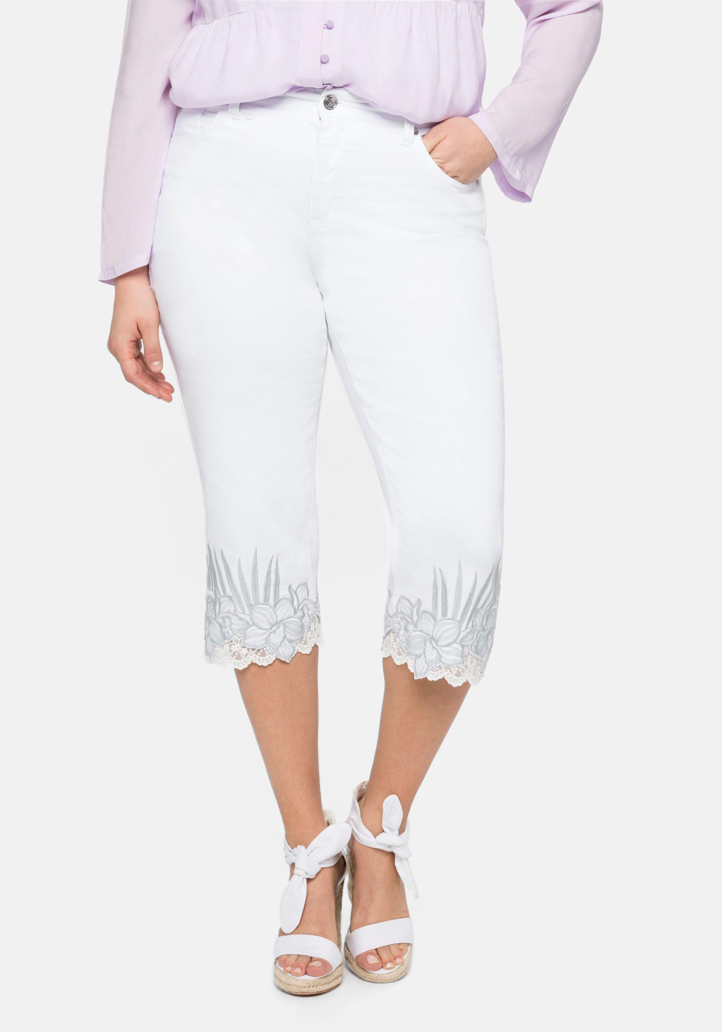 3/4-Jeans mit Stickerei und Spitze am Saum