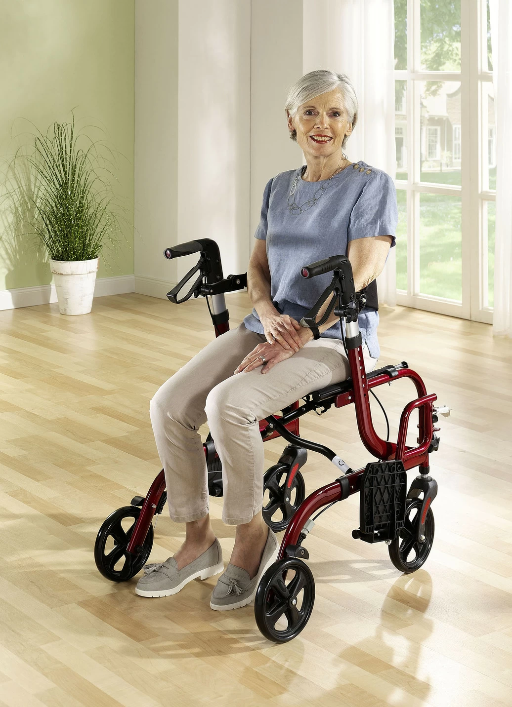 Rollator, auch als Rollstuhl nutzbar