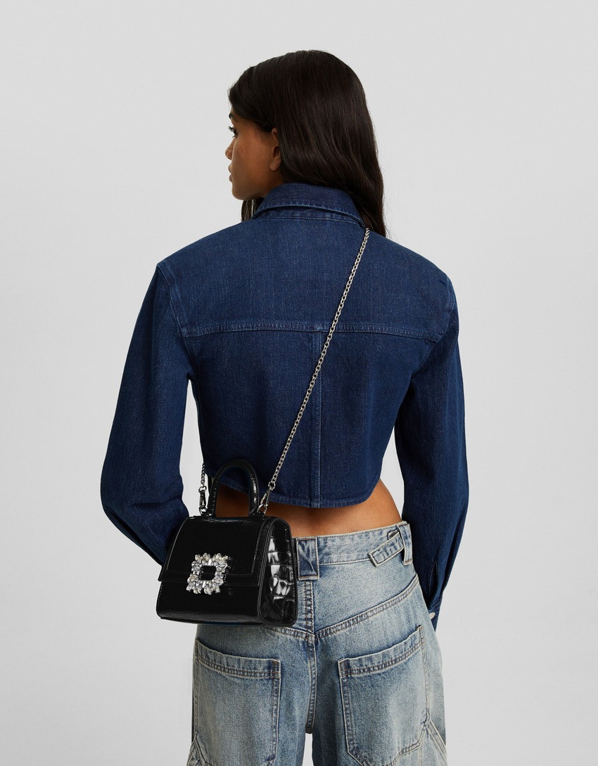 Bolsa transversal multifuncional com aplicações de miçangas em imitação de verniz