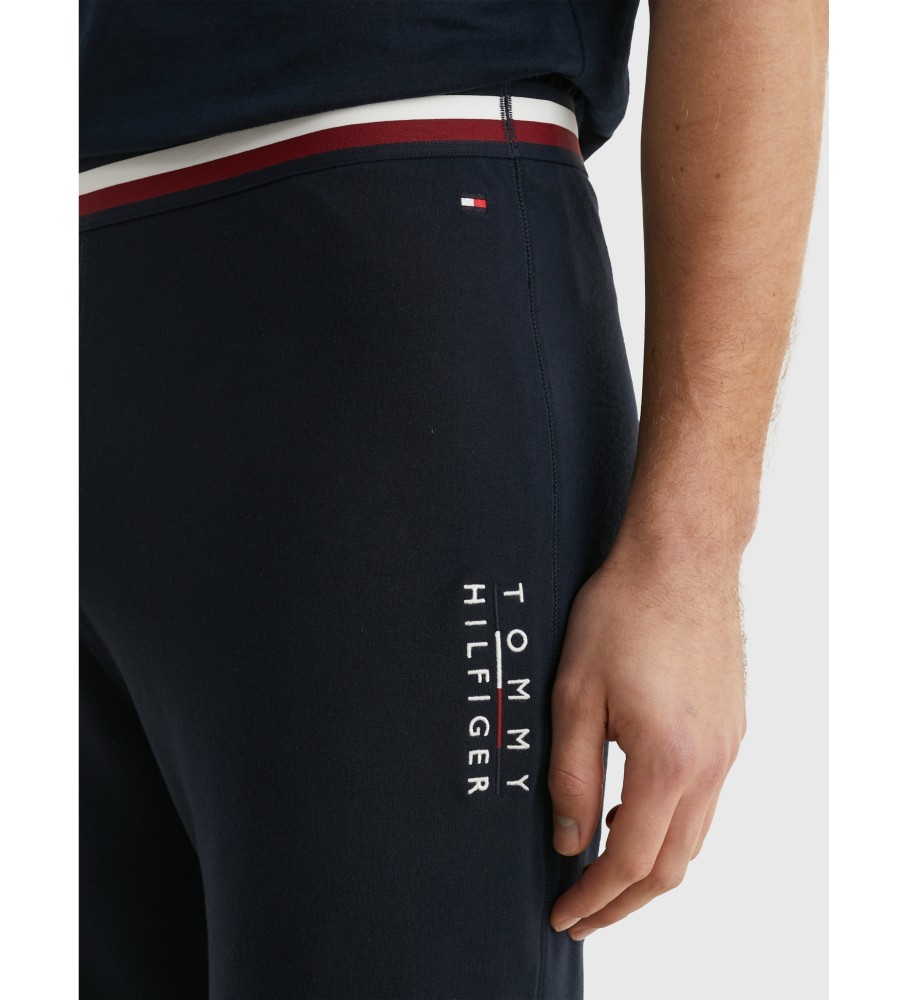 Shorts Tommy Hilfiger com cintura marcada, cor azul marinho.