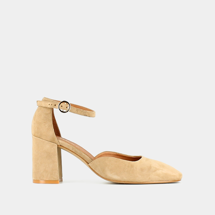 Babies à talons et bouts carrés  en velours beige