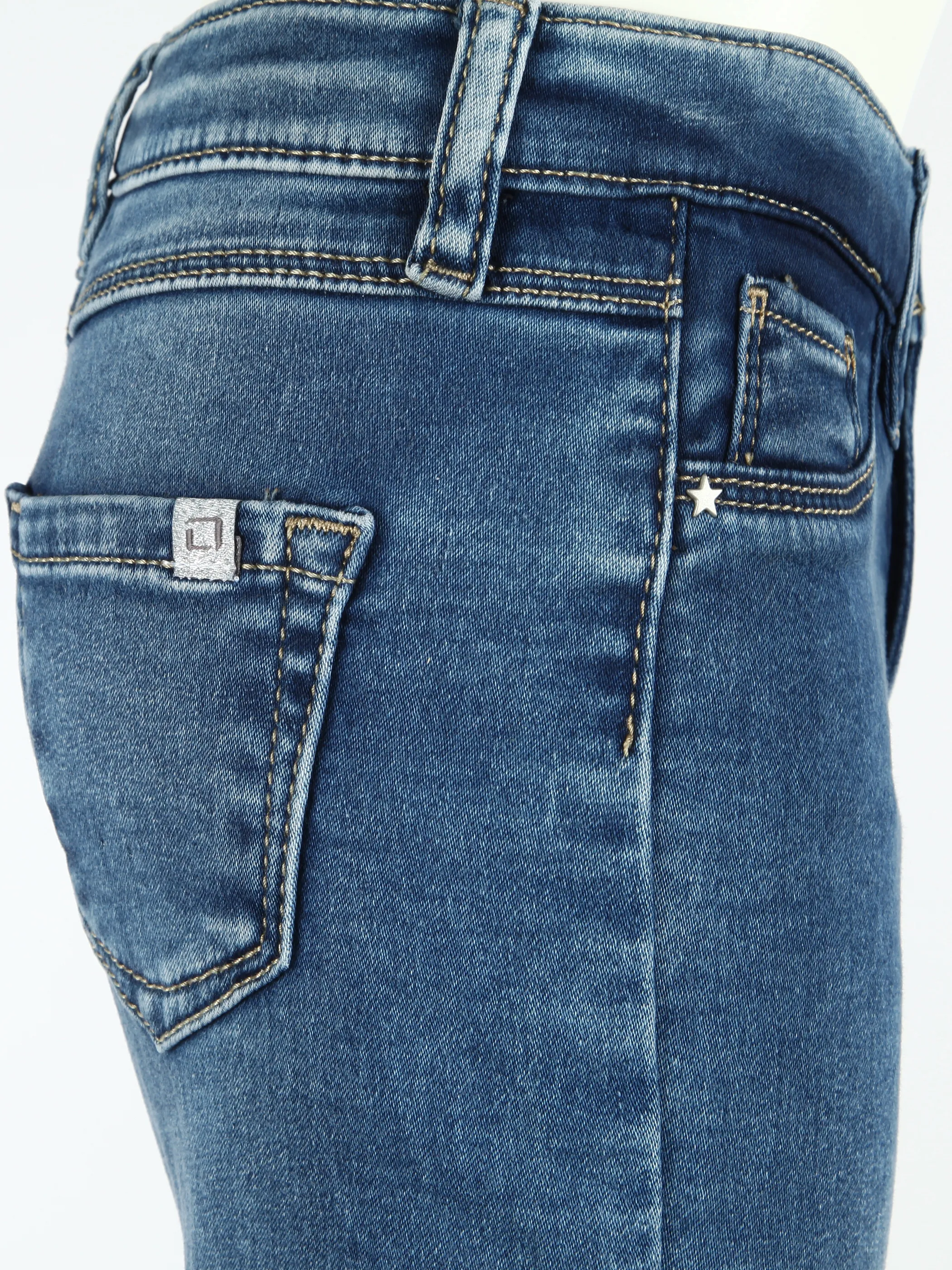 Jungen Jeanshose mit wärmender Innenseite