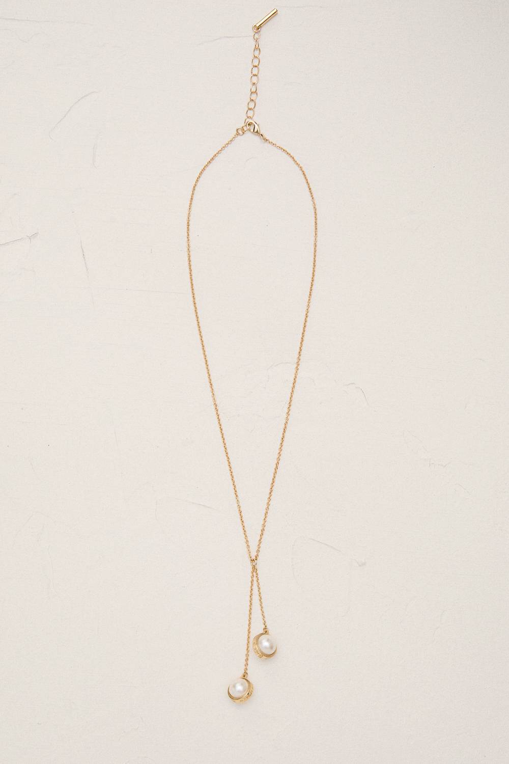 KarenMillen Collier à double pendentif en perle, logo, plaqué or 14kt