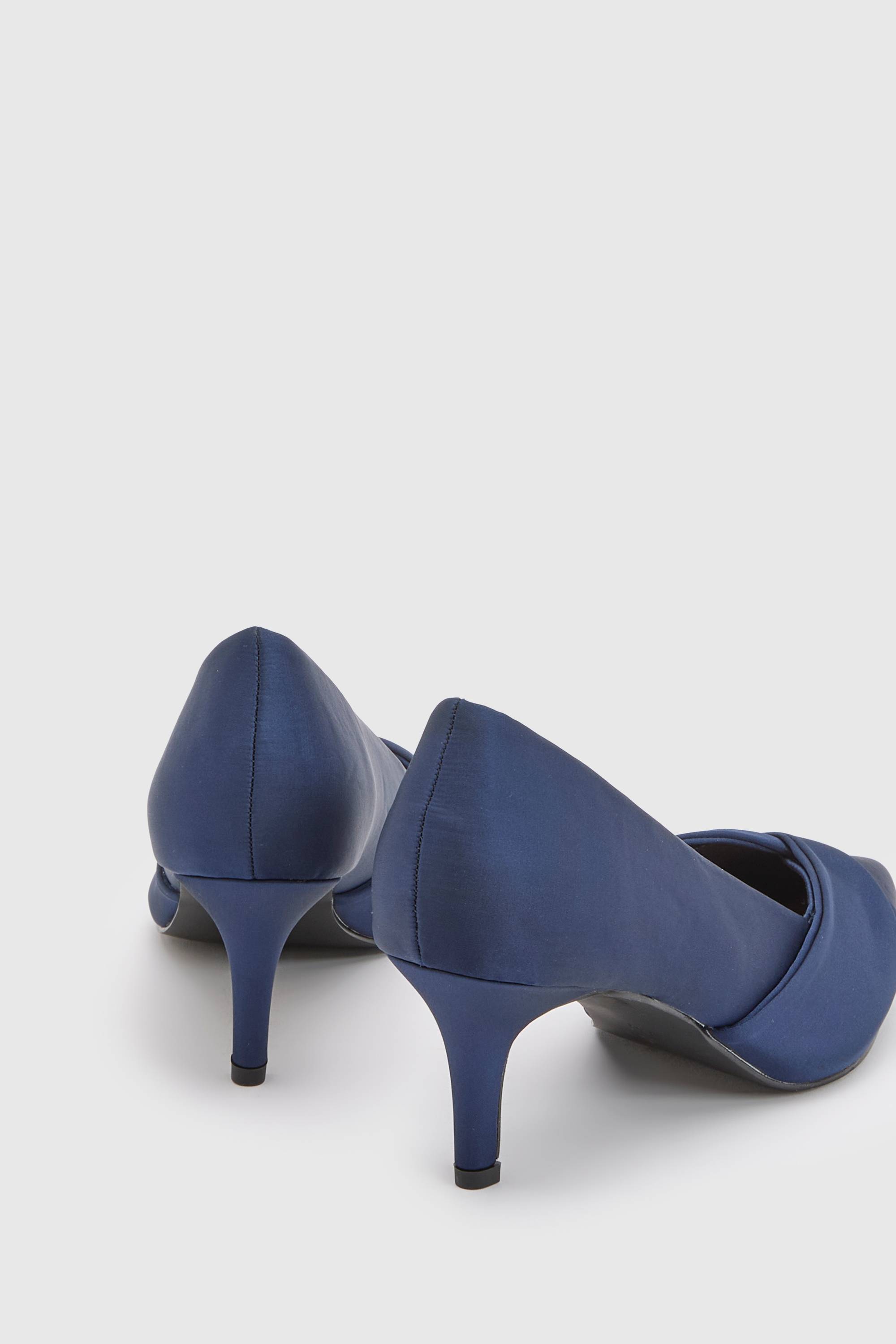 Wallis Escarpins À Talon Bobine Avec Chaussette Confort, Coupe Large Delina En Satin À Détail Torsadé Sur Le Devant