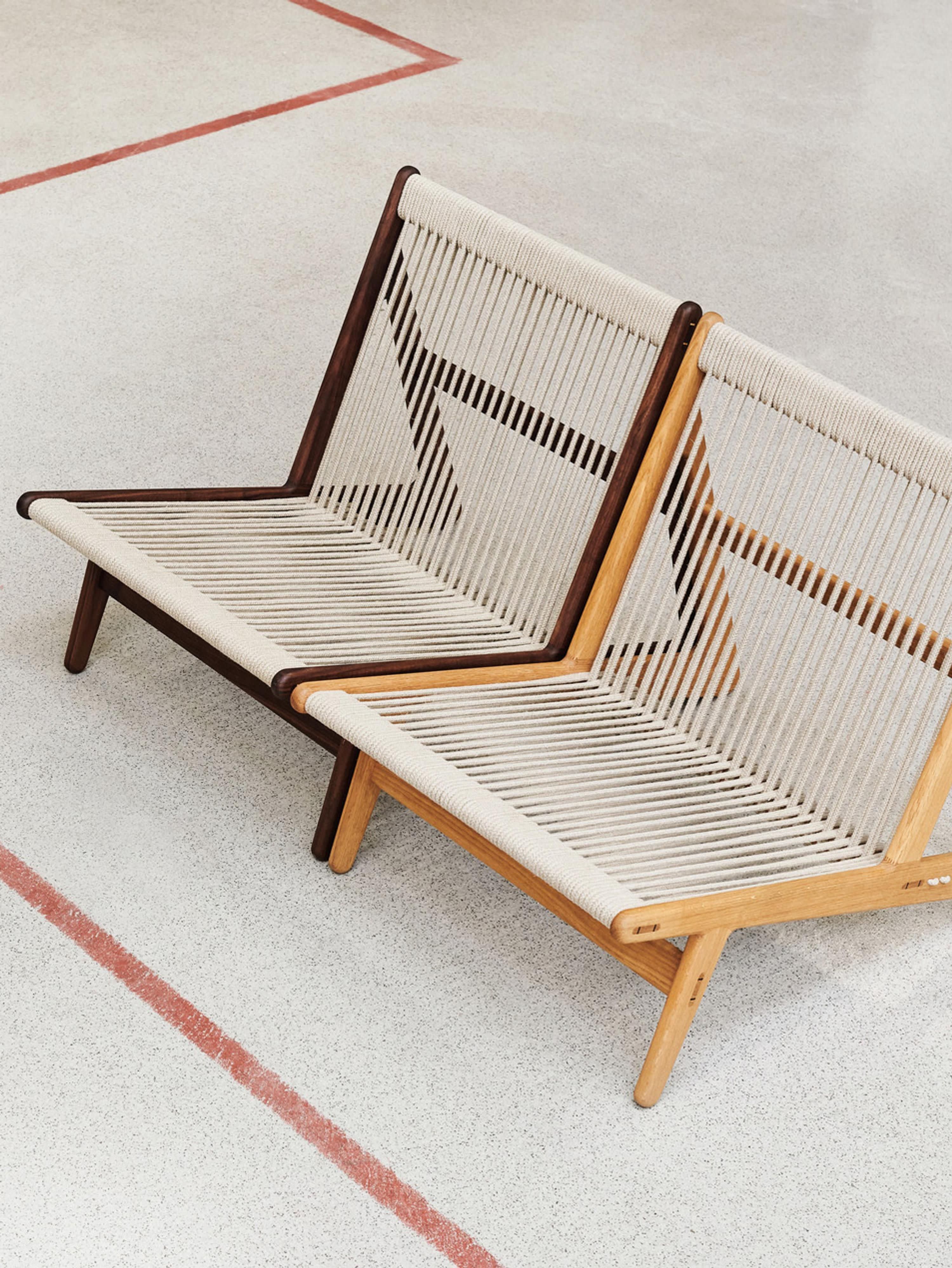 Handgemaakte loungefauteuil MR01 Initial van eikenhout met stoelkussen