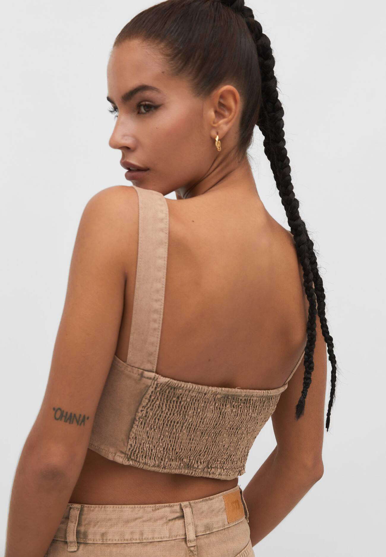 Top cropped com bolsos