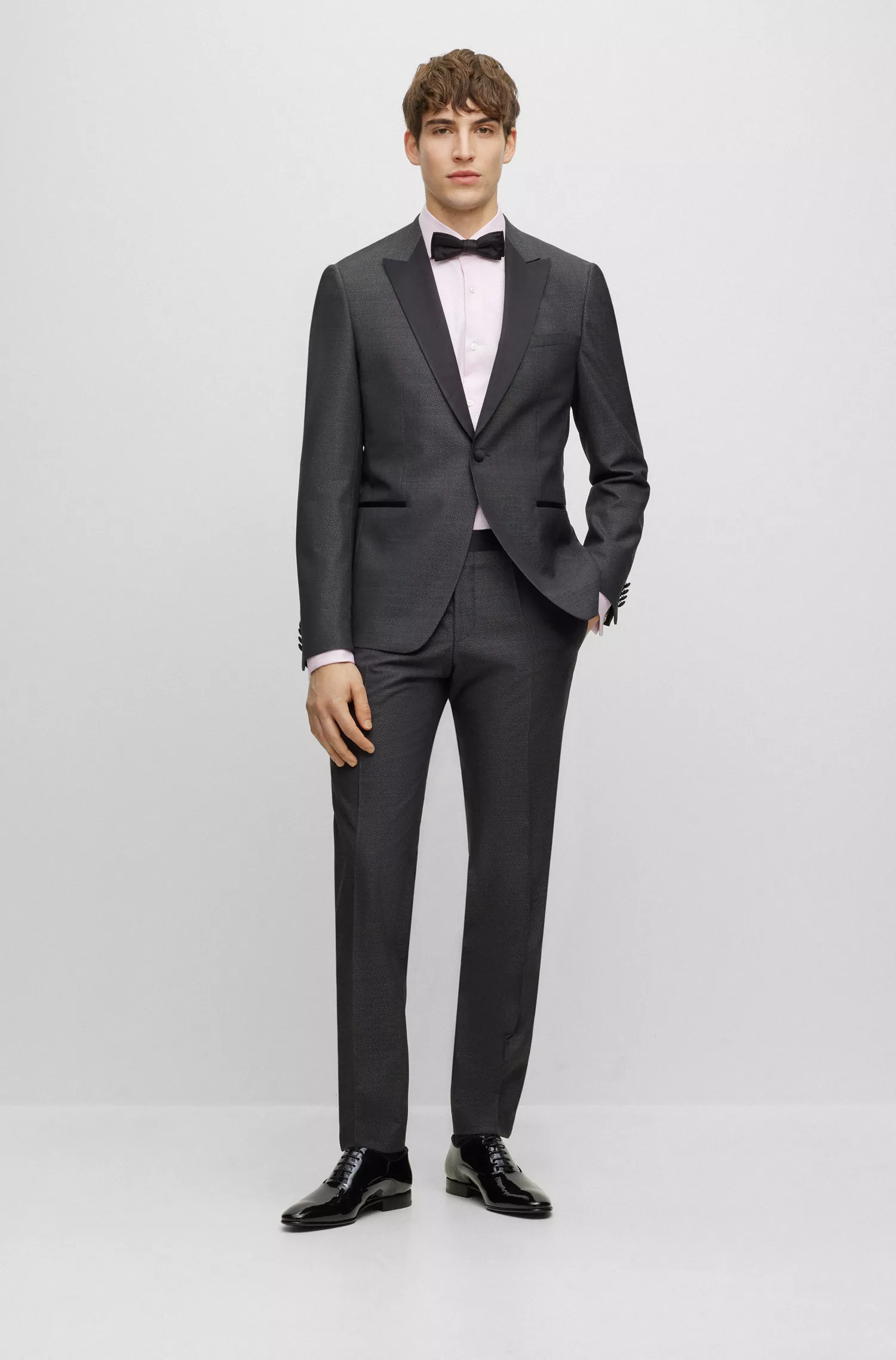 Camisa BOSS preta de corte slim em algodão orgânico estruturado.